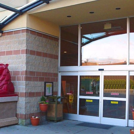 Red Lion Inn And Suites Victoria Saanich ภายนอก รูปภาพ
