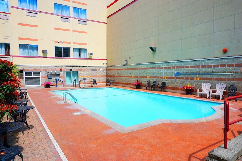 Red Lion Inn And Suites Victoria Saanich ภายนอก รูปภาพ