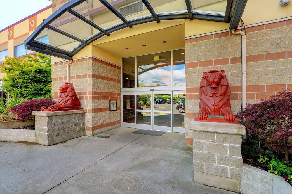 Red Lion Inn And Suites Victoria Saanich ภายนอก รูปภาพ