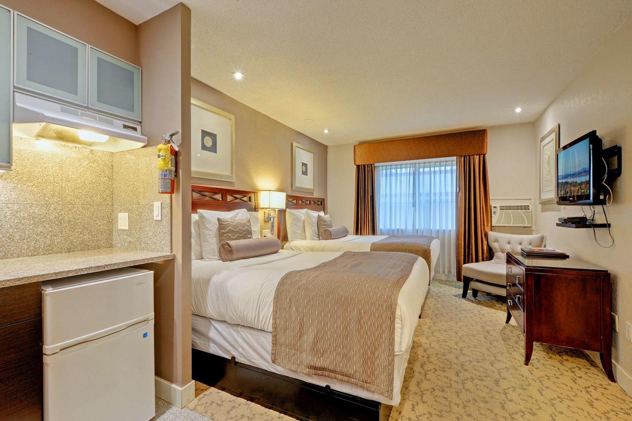Red Lion Inn And Suites Victoria Saanich ภายนอก รูปภาพ