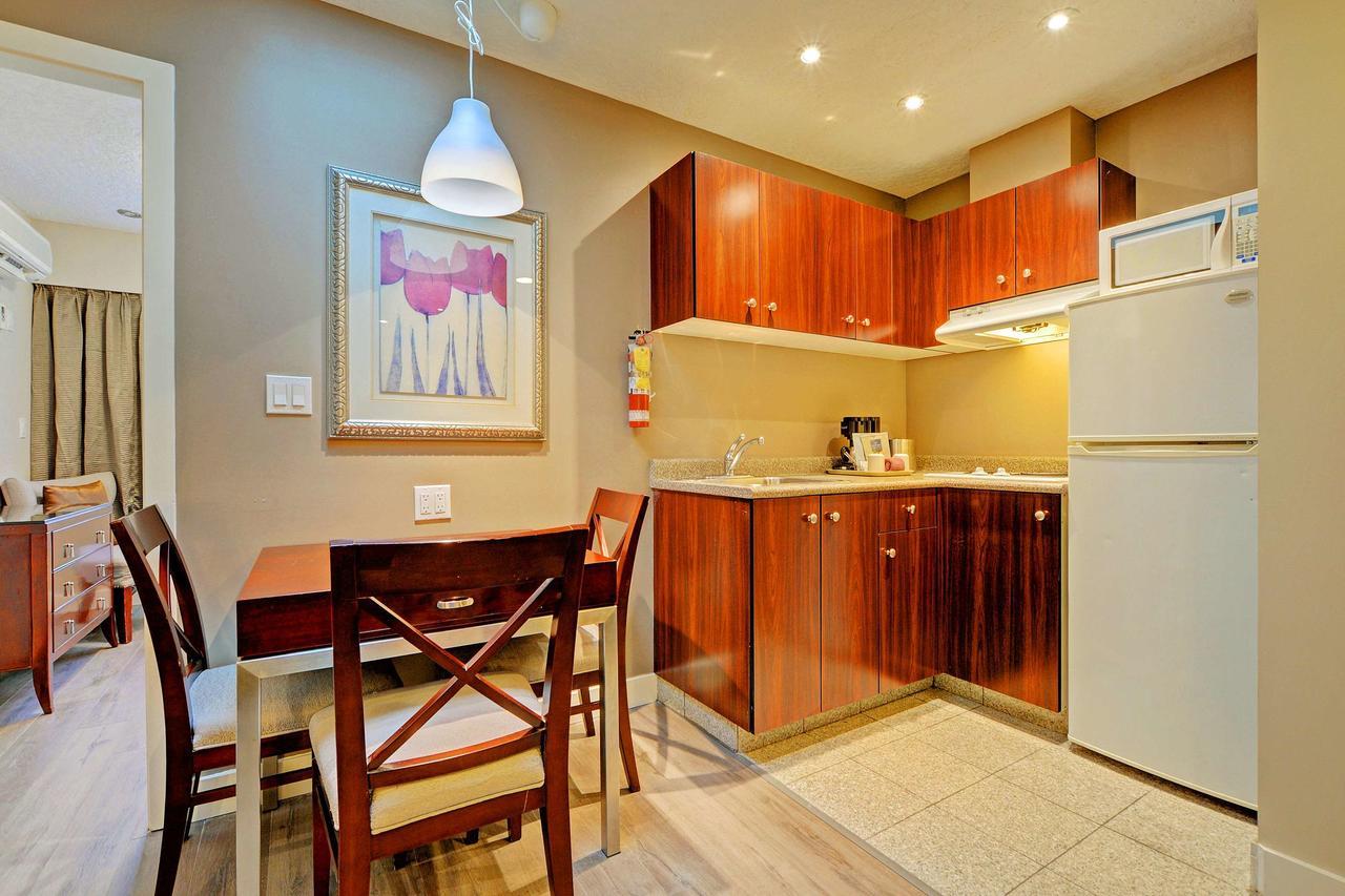 Red Lion Inn And Suites Victoria Saanich ภายนอก รูปภาพ