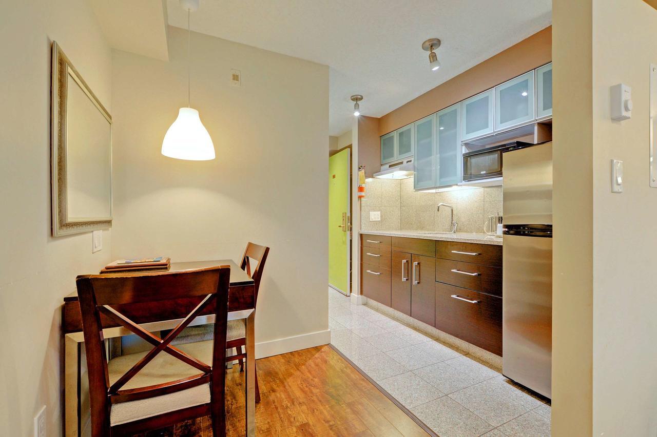 Red Lion Inn And Suites Victoria Saanich ภายนอก รูปภาพ