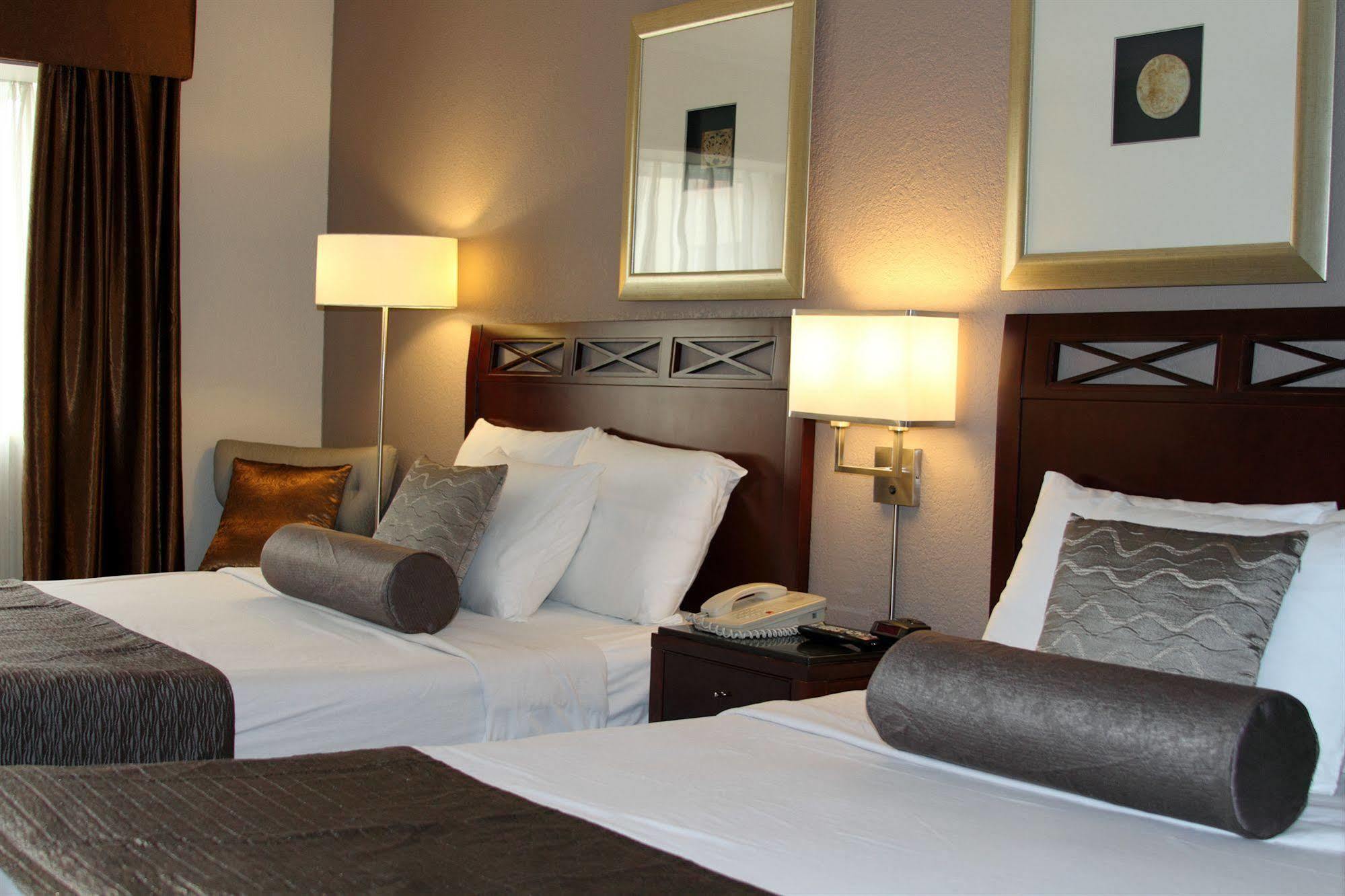 Red Lion Inn And Suites Victoria Saanich ภายนอก รูปภาพ