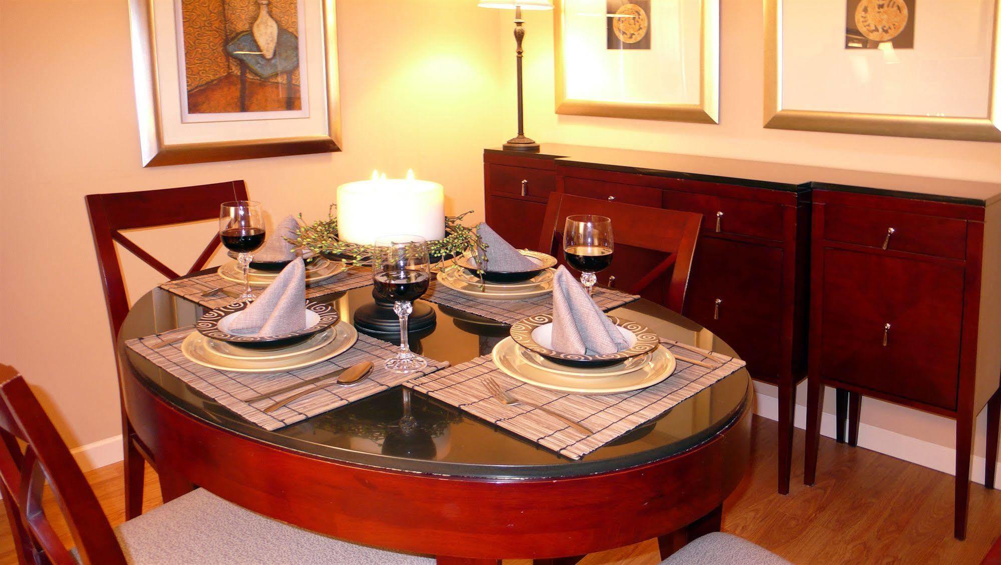Red Lion Inn And Suites Victoria Saanich ภายนอก รูปภาพ