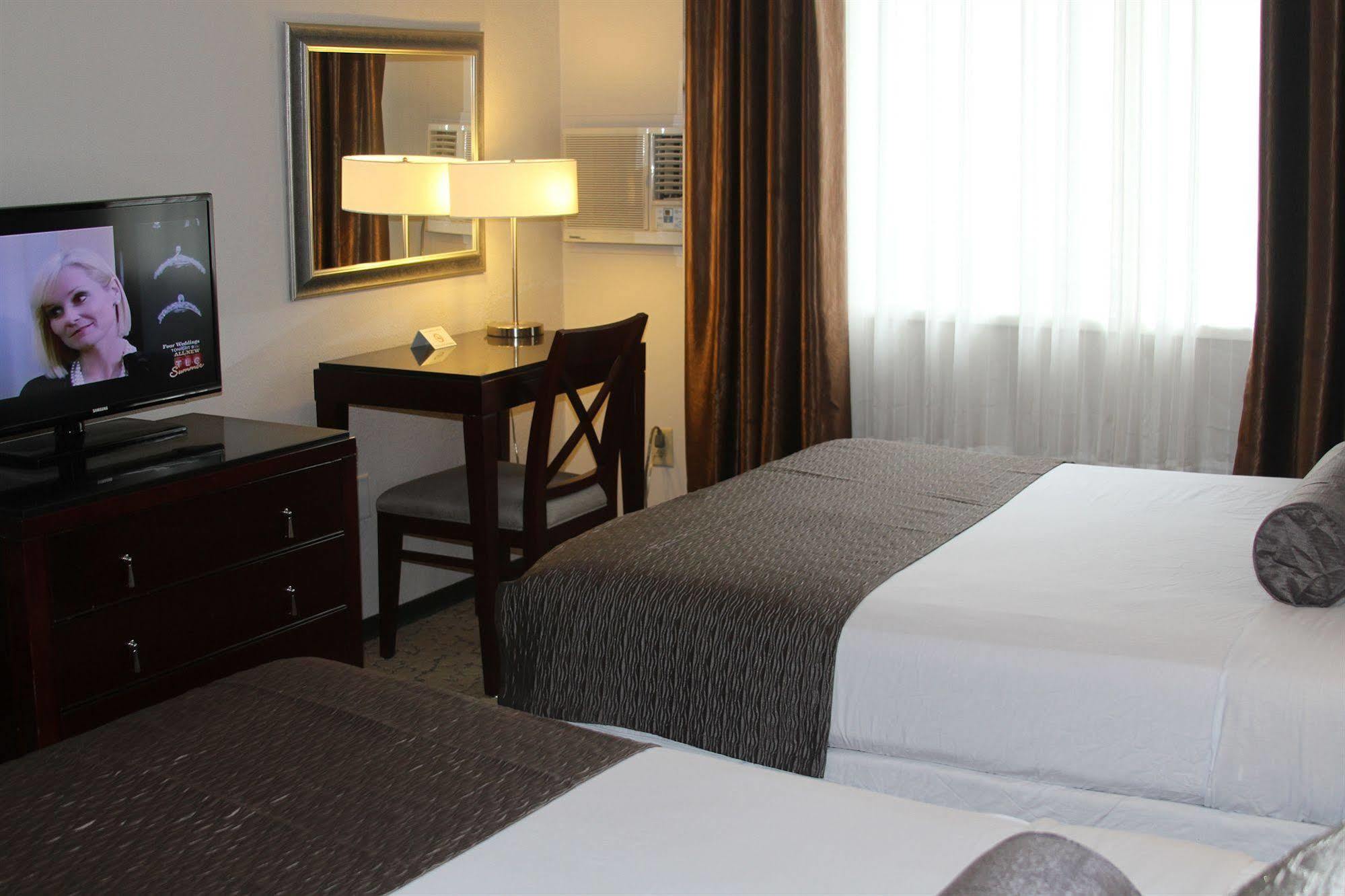 Red Lion Inn And Suites Victoria Saanich ภายนอก รูปภาพ