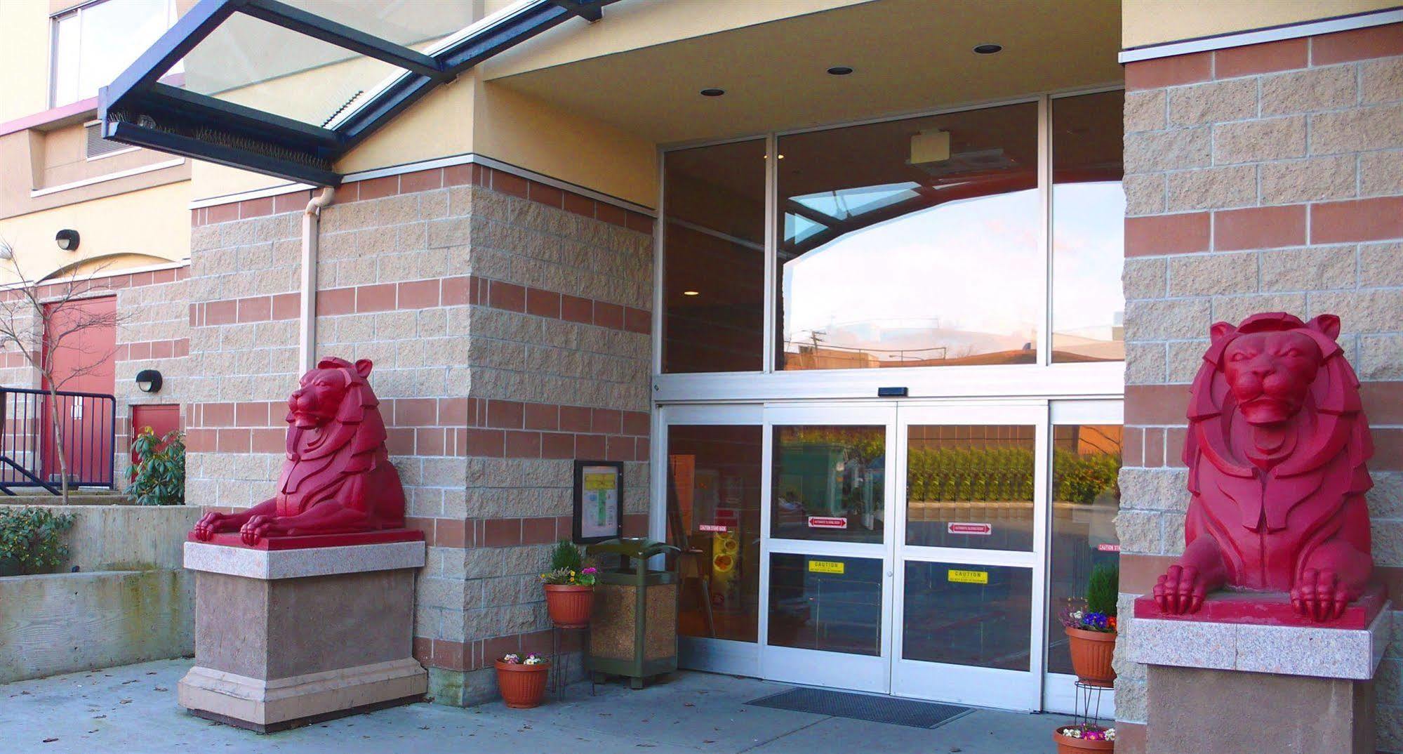 Red Lion Inn And Suites Victoria Saanich ภายนอก รูปภาพ