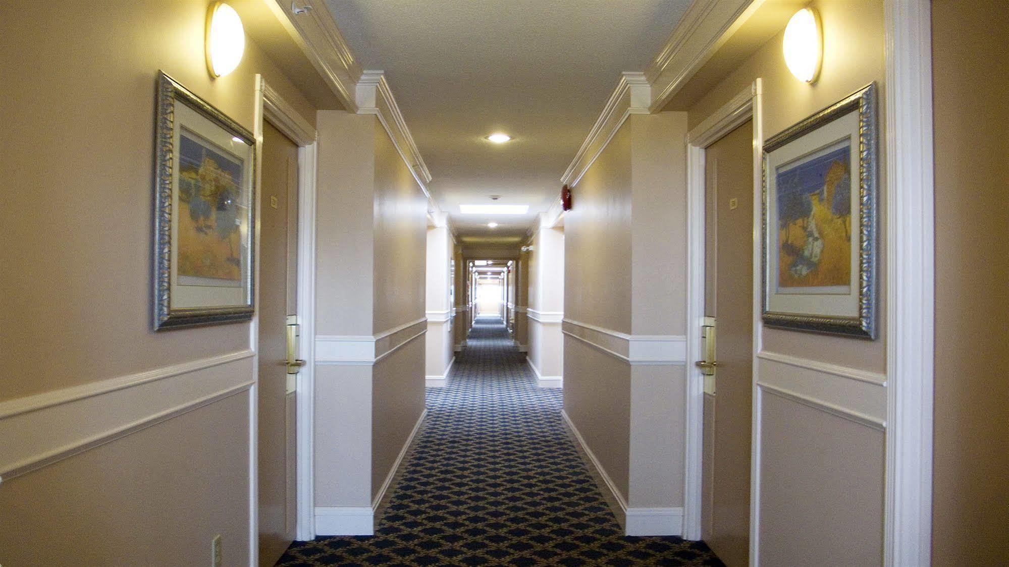 Red Lion Inn And Suites Victoria Saanich ภายใน รูปภาพ